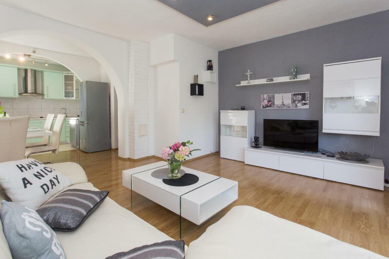 Apartmani Luis Kastela Exterior photo
