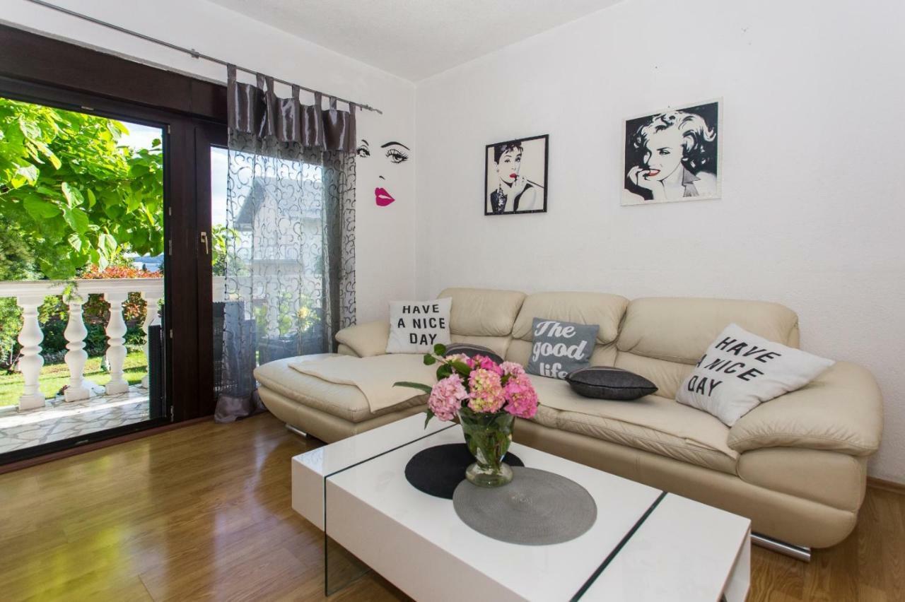 Apartmani Luis Kastela Exterior photo
